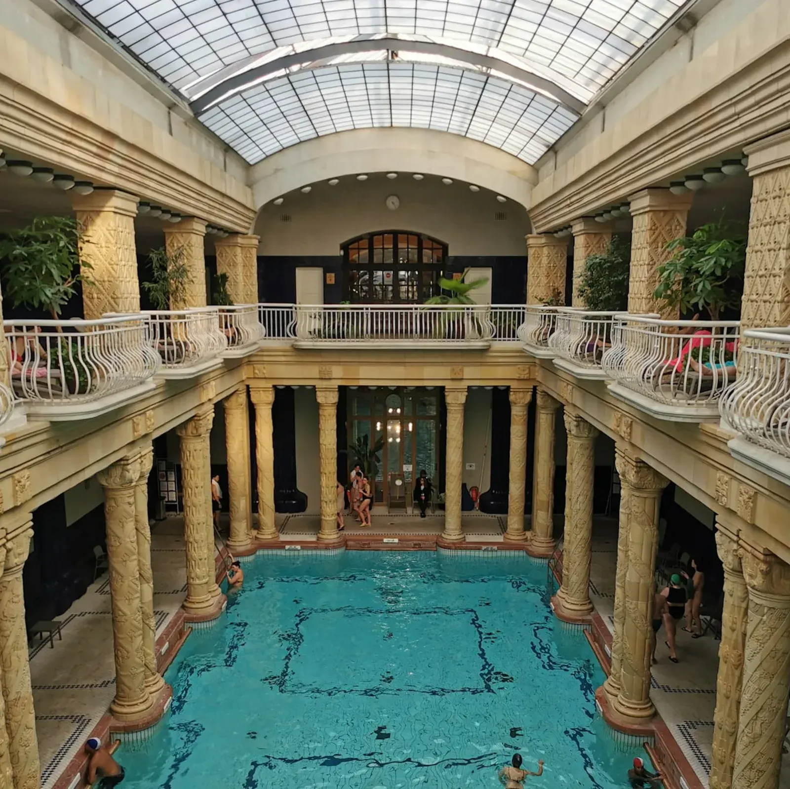 Bagni Gellert interno - terme di budapest
