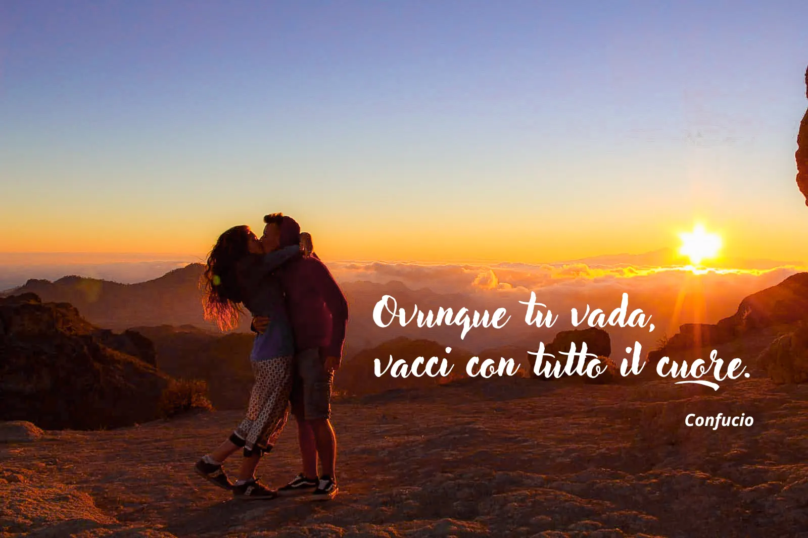 Tramonto romantico a Roque Nublo con citazione di Confucio